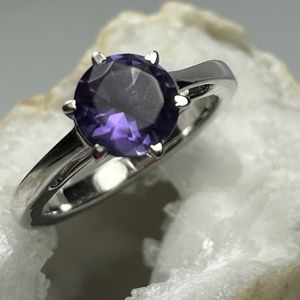Sterling silver 2 ct rd amethyst solitaire ring
